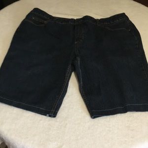 JMS Stretch woman’s zip & button front blue jean Bermuda type shorts size 26W
